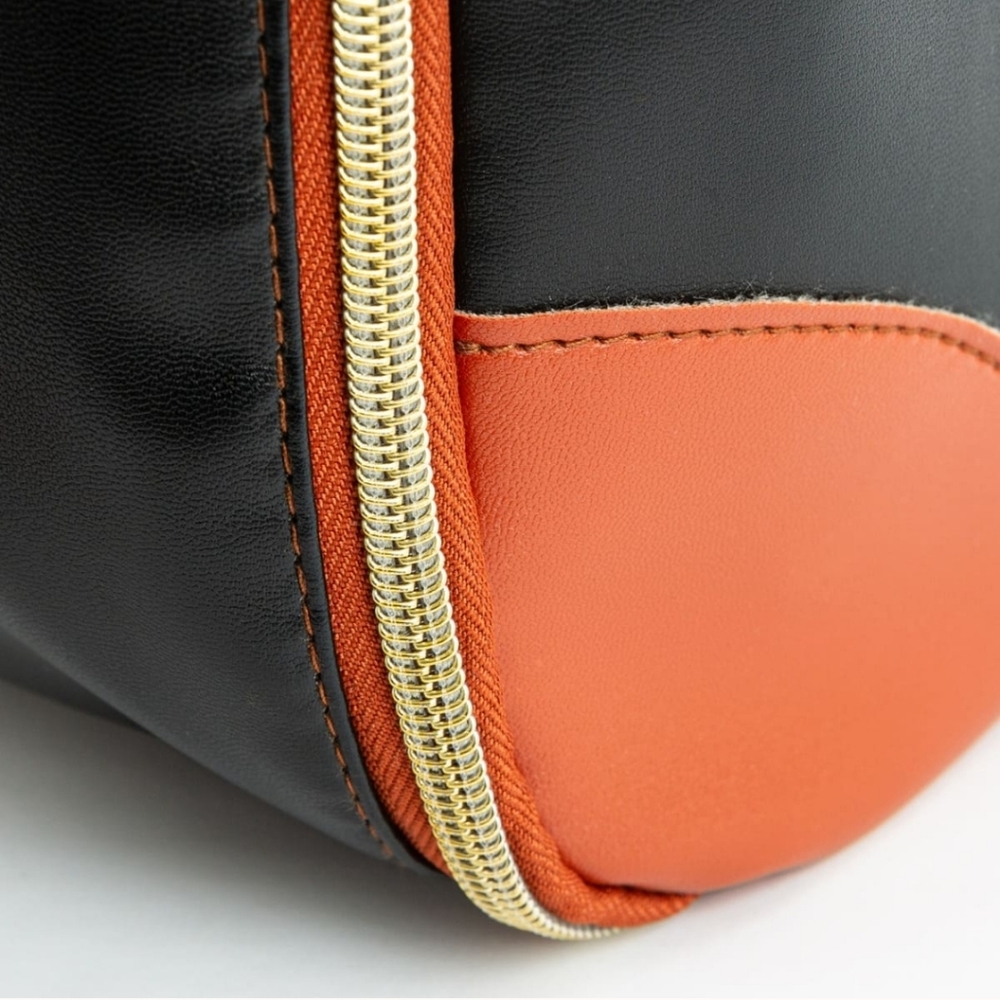 Elegant Black and Brown Travel Bag - Picture 4 of 8
